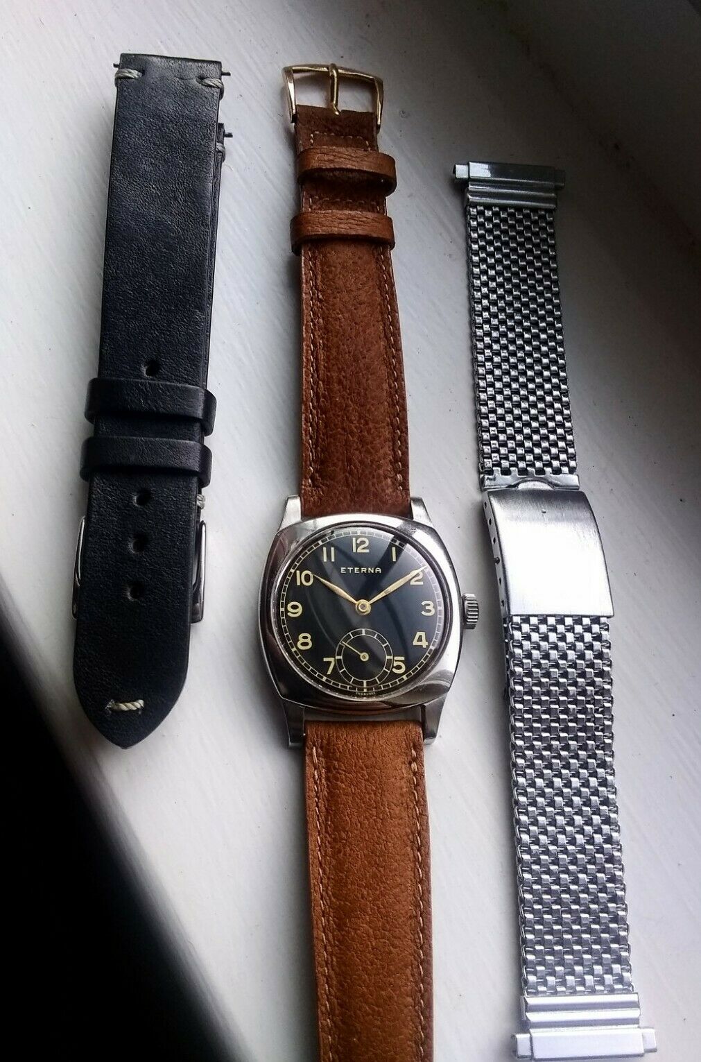 エテルナ 1940年代ヴィンテージ  オリジナルブラックギルドダイヤル Cal. 520 トノーステイブライトケース