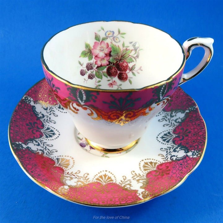 パラゴン　フルーツ＆フローラルデザインとピンクスカラップの縁取りのカップ&ソーサー