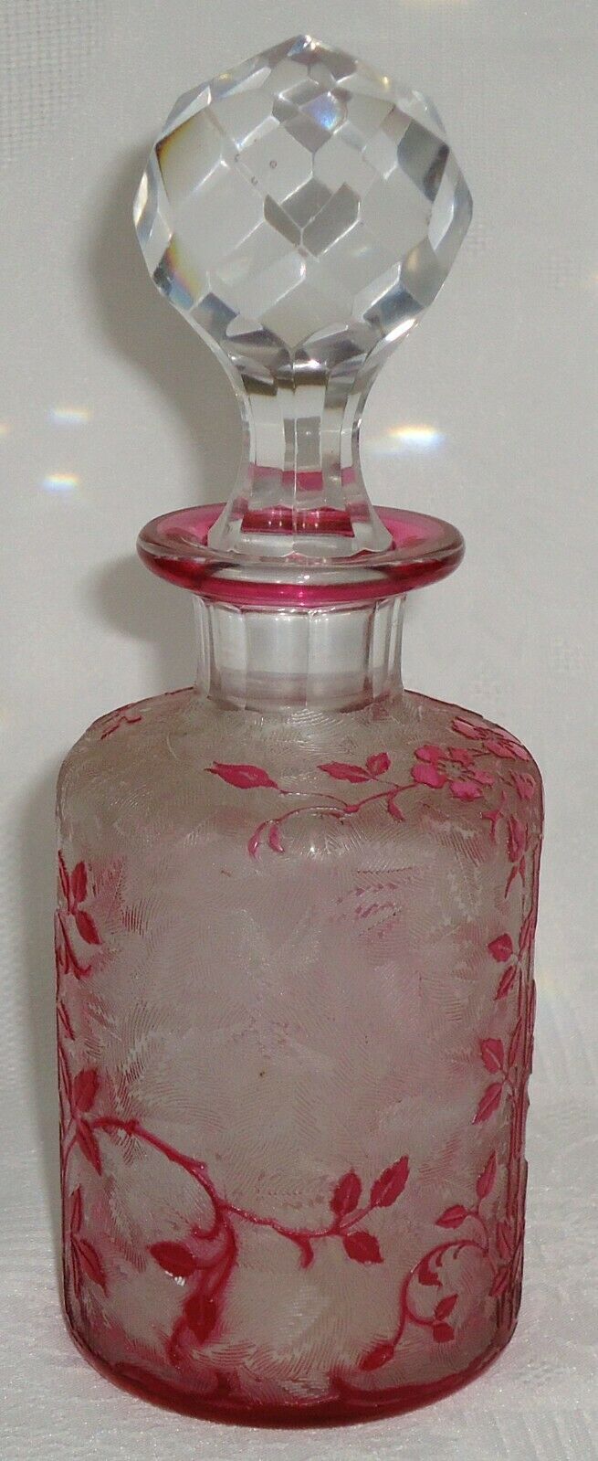 FLACON BACCARAT DÉCOR ÉGLANTIER DÉCOR DÉGAGÉ A L'ACIDE COULEUR ROUGE 18 CM