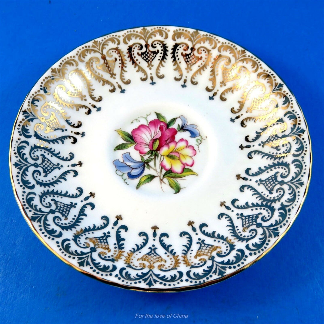 パラゴン　白地にゴールドのモチーフとスイートピー　カップ&ソーサー