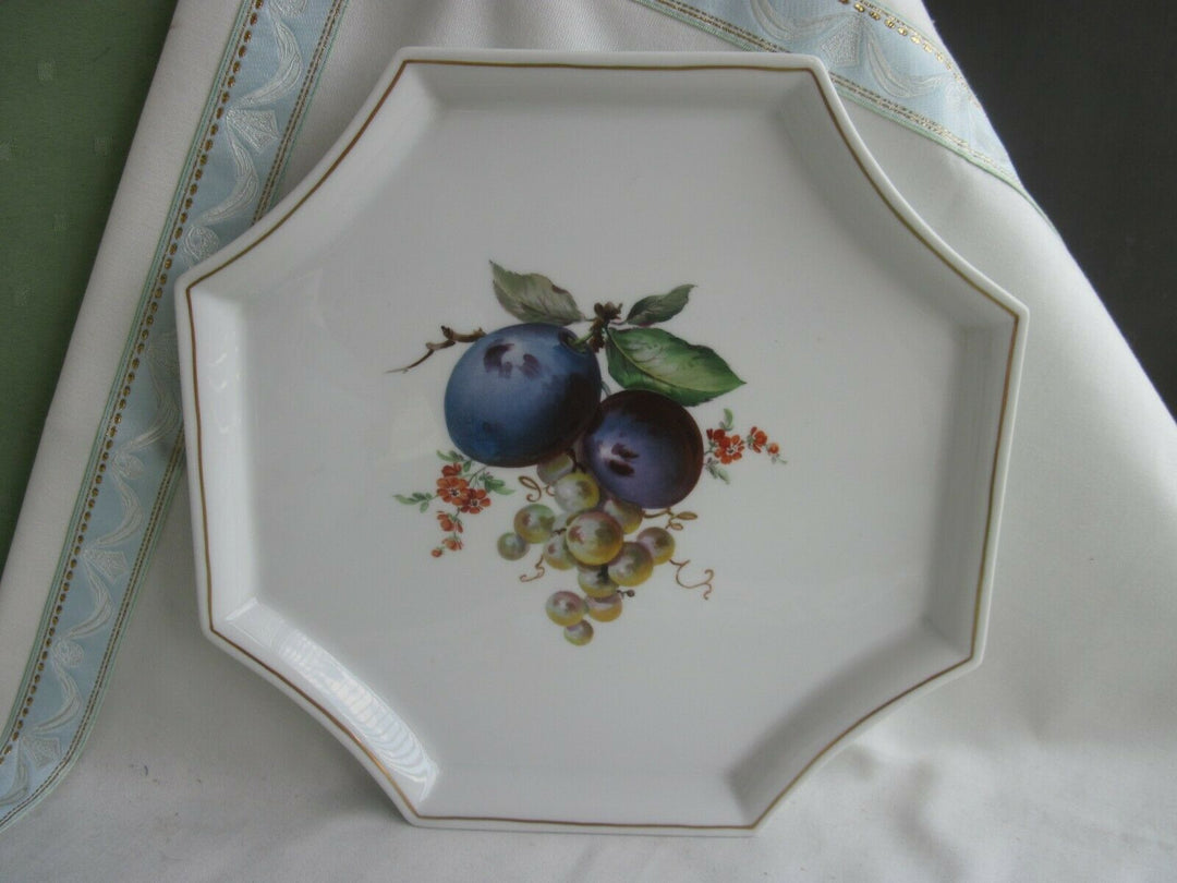 Schönes Meissen Tablett mit vielen Früchten und Gold
