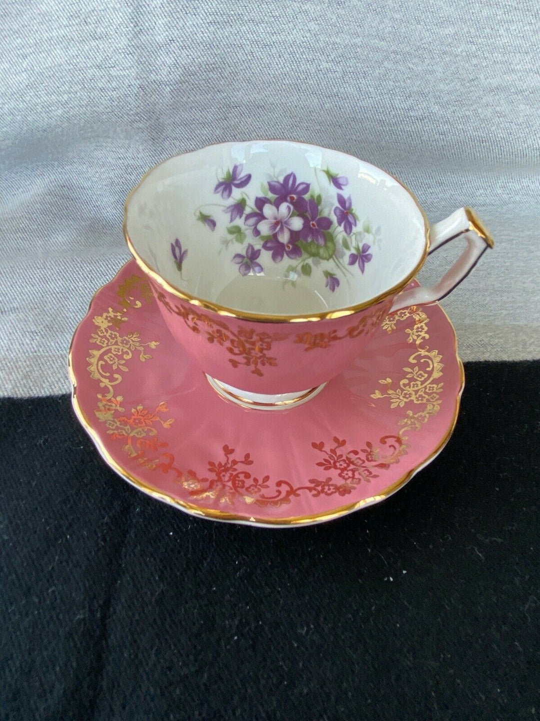VINTAGE AYNSLEY DARK PINK TEACUP & SAUCER VIOLETS & GOLD