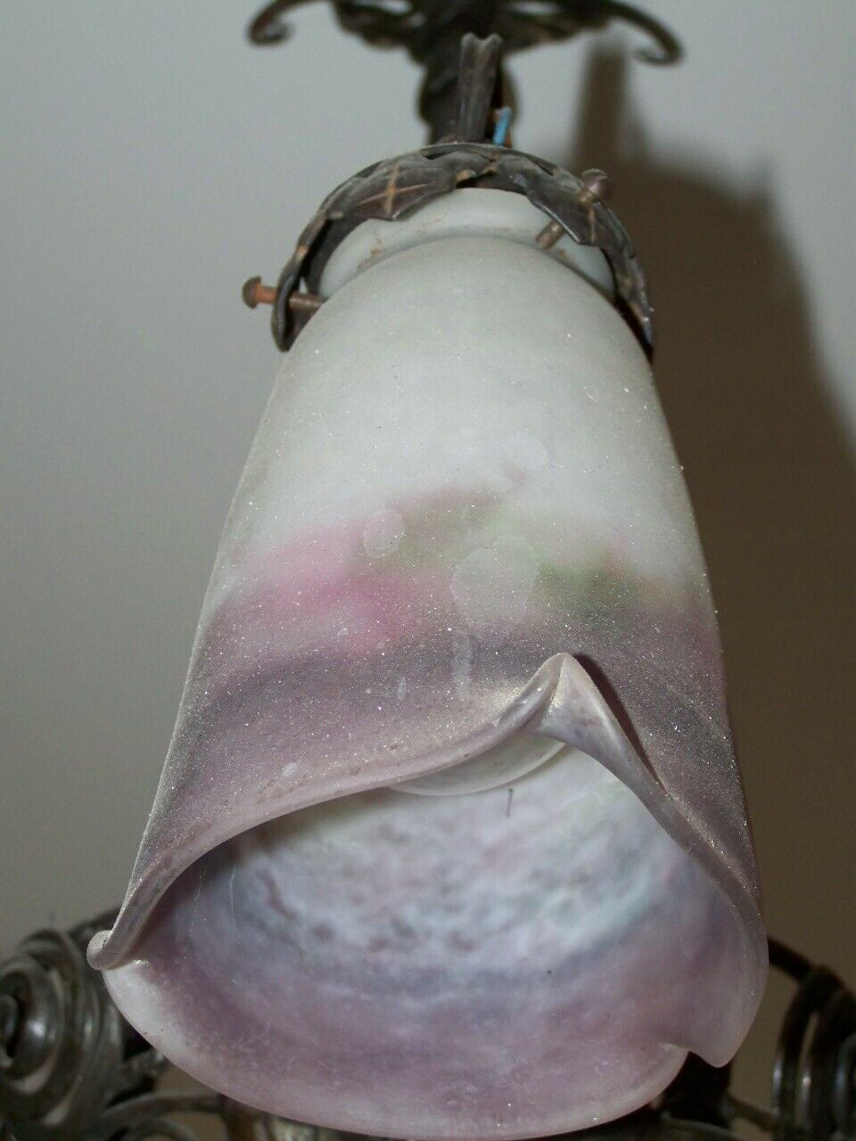 Suspension d'époque Art Nouveau pate de verre colorée signé MULLER frères Lunev