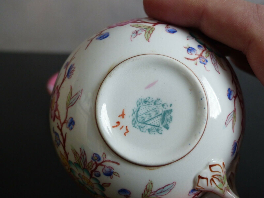 jolie tasse à moustache de Sarreguemines décor Minton 216