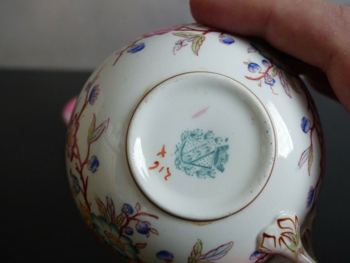 jolie tasse à moustache de Sarreguemines décor Minton 216