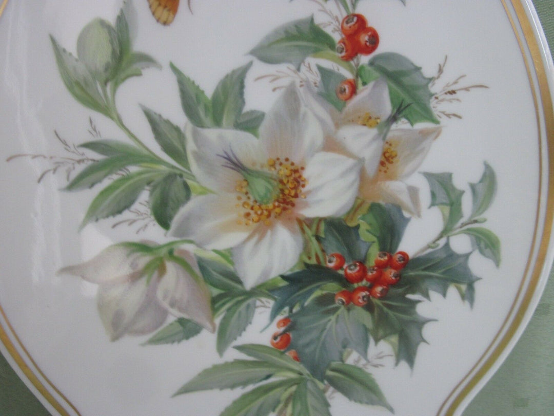 Schöne Meissen Bildplatte mit naturalistische Blumen, Schmetterling und Gold