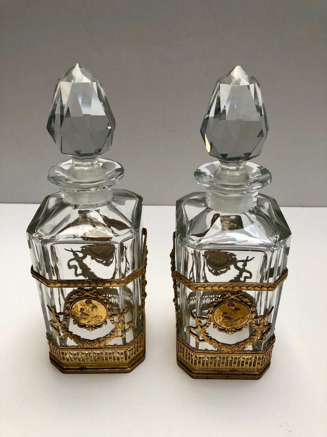 Magnifique BACCARAT CRISTAL ET DORE BRONZE bouteilles de parfum Paire- afficher le titre d'origine