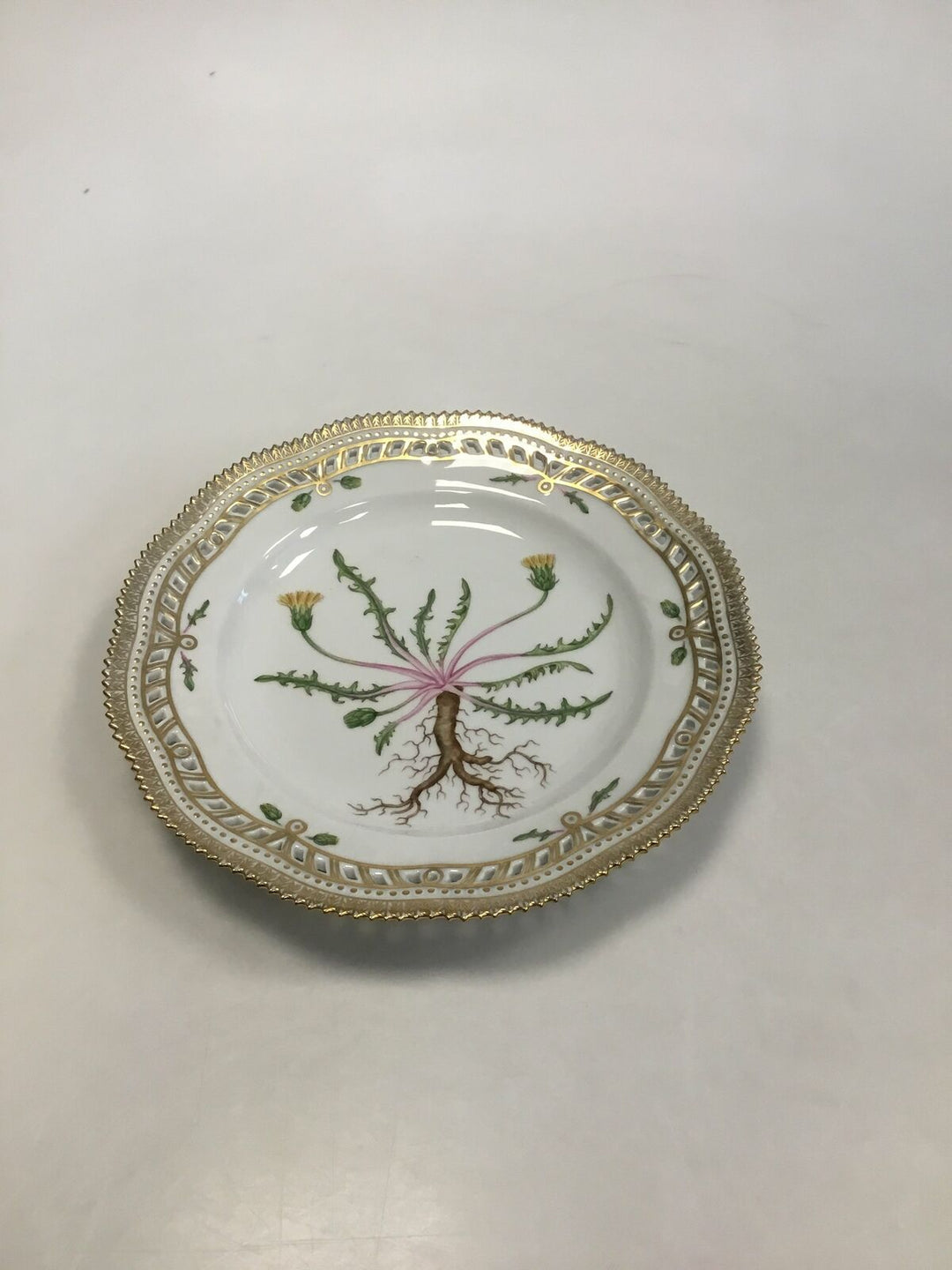 Royal Copenhagen Flora Danica plate with openwork edge No 20/3553