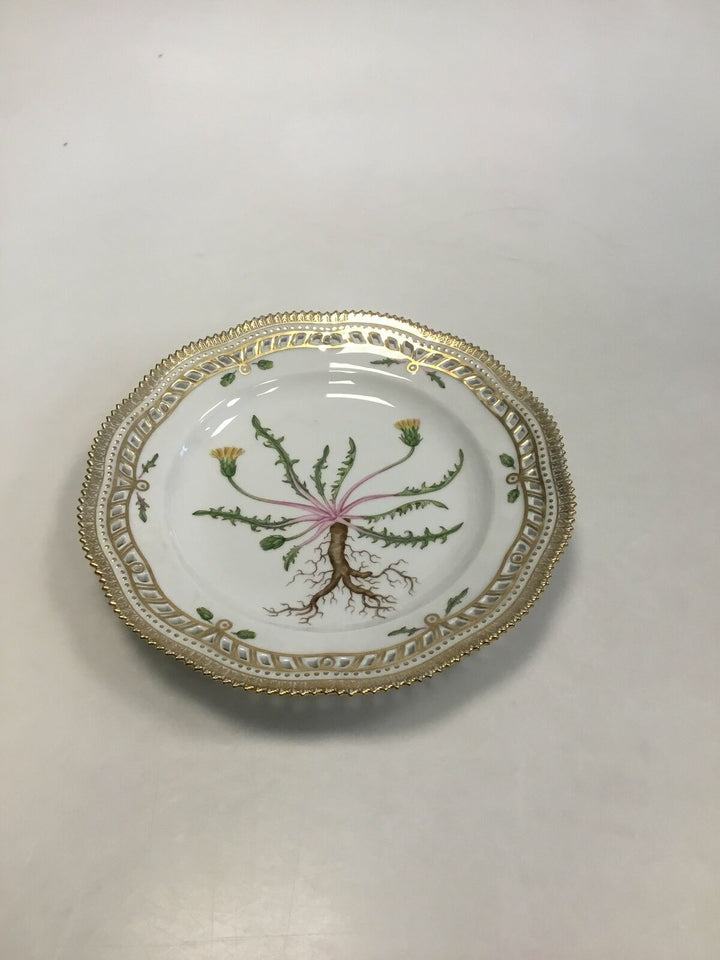 Royal Copenhagen Flora Danica plate with openwork edge No 20/3553