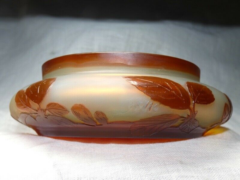  Vide poche ou coupe, pate de verre signée " Gallé " école de Nancy Art Nouveau