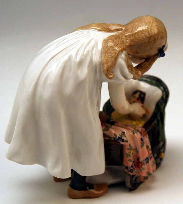 邁森 MEISSEN マイセン FIGUR HENTSCHELKIND MÄDCHEN PUPPENWAGEN GIRL MNR: W124 UM 1905