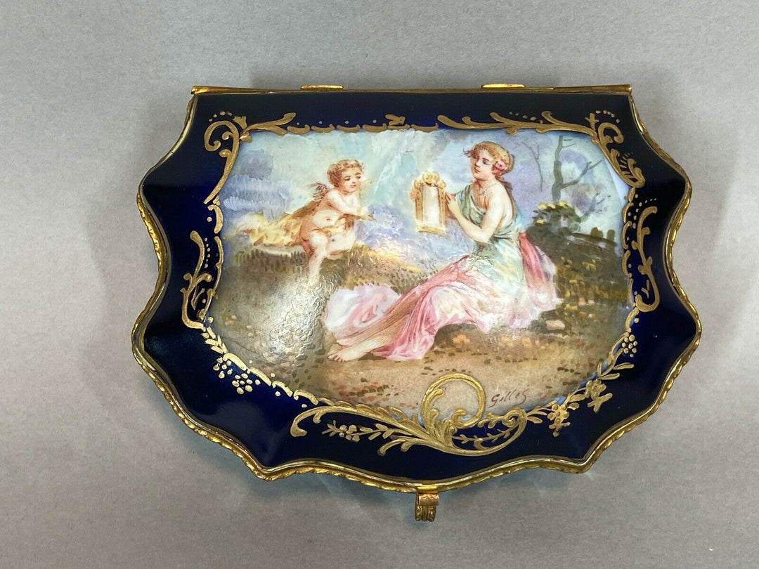 19th Century French Sèvre Porcelain Box. WORLDWIDE FREE SHIPPING