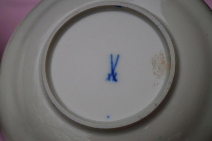 Meissen handpainted blue cobalt 2 tea cups and 2 saucers