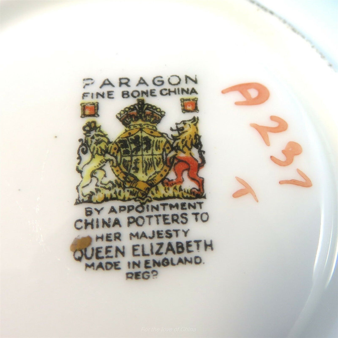 パラゴン　コバルト＆ゴールドカラーと花の模様のカップ&ソーサー