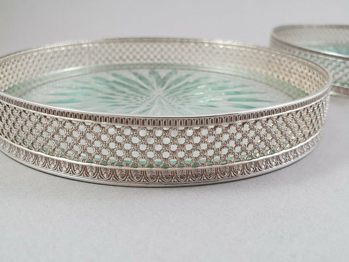 Puiforcat Paire de dessous de bouteille en verre et argent massif Minerve