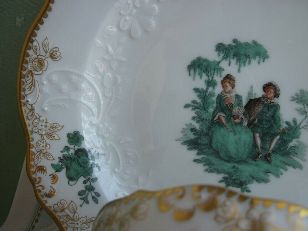 Wunderschöne Meissen Kaffee-Sammeltasse, Kupfergrün mit Watteau-Szenen