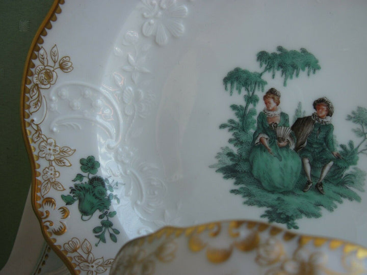 Wunderschöne Meissen Kaffee-Sammeltasse, Kupfergrün mit Watteau-Szenen