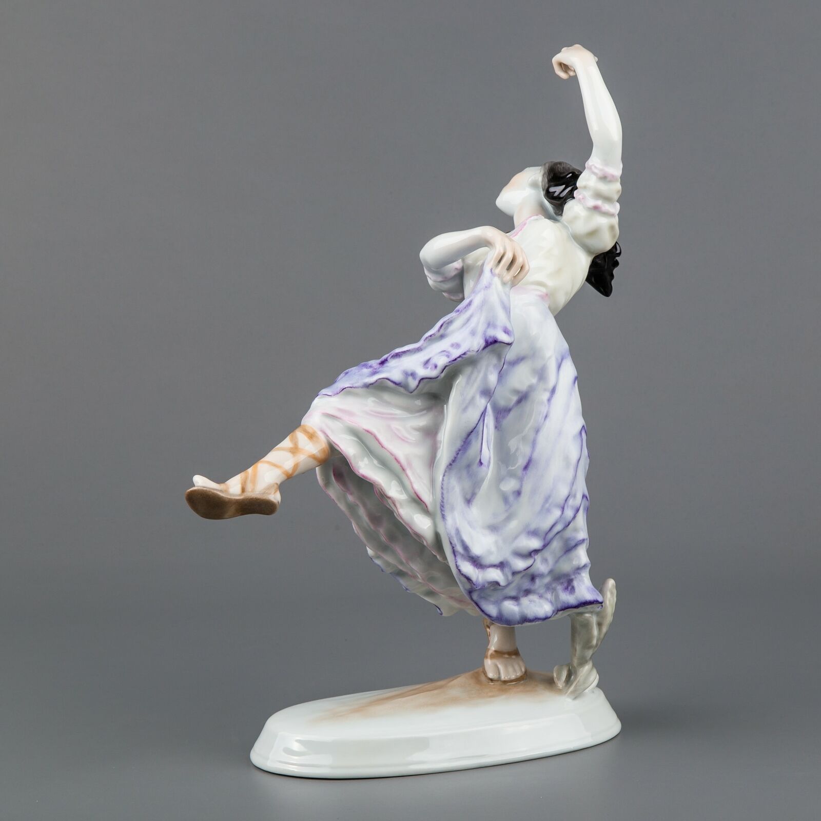 ヘレンド ジプシーの踊り子 フィギュリン – アンティークテーブル