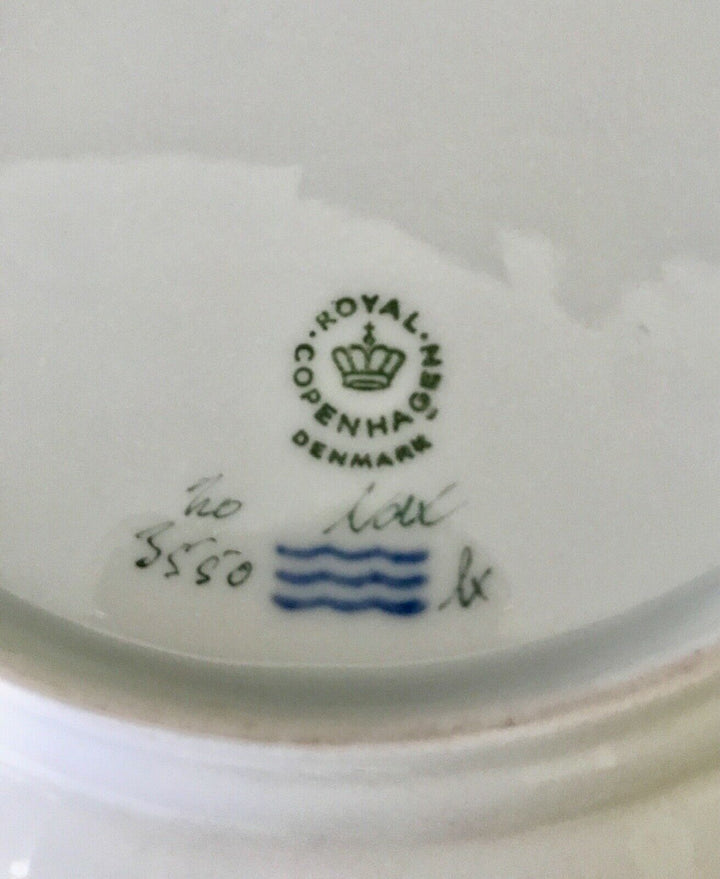 Royal Copenhagen FLORA DANICA Porcelain 8 7/8" Luncheon Plate #3550