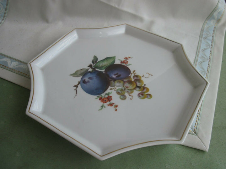 Schönes Meissen Tablett mit vielen Früchten und Gold