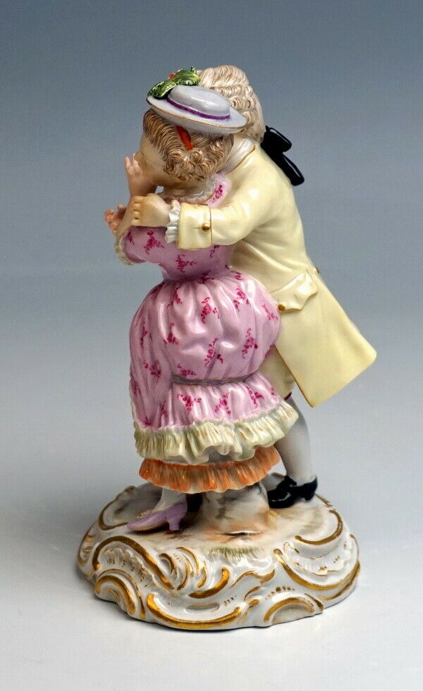 マイセン人形(MEISSEN)「抱擁する男女」