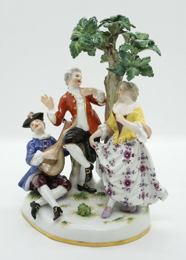 マイセン人形(MEISSEN)ロココシリーズ「木の下でギターを弾く青年と踊る男女」