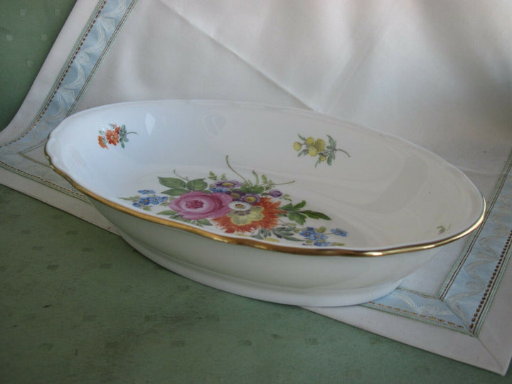 Schöne Meissen Schale mit vielen Blumen und Gold