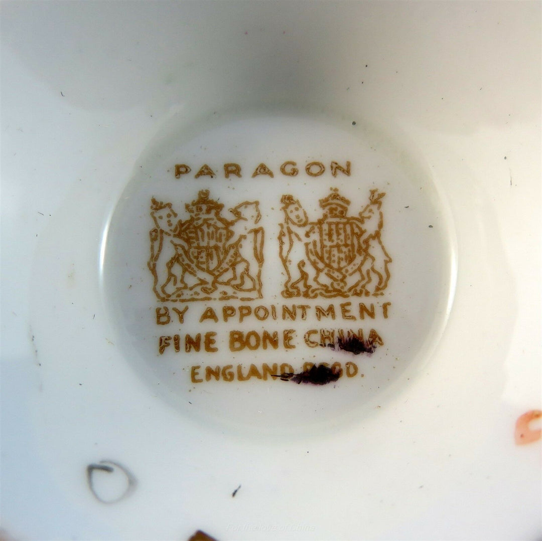 パラゴン　コバルト&ゴールドカラーとクリサンセマムのカップ&ソーサー