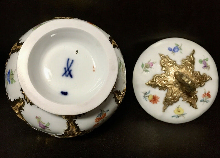 マイセンBフォームシュガーポット、花に金彩、一級品
