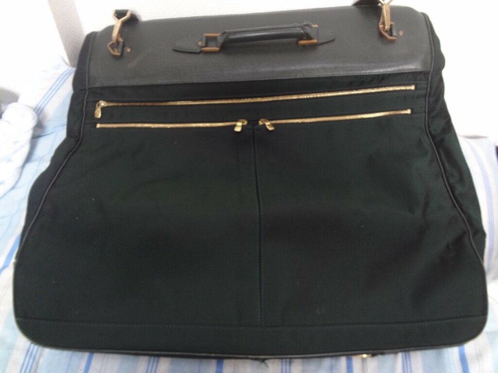 AUTH LOUIS VUITTON Taiga Green LEATHER GARMENT LUGGAGE BAG LV62