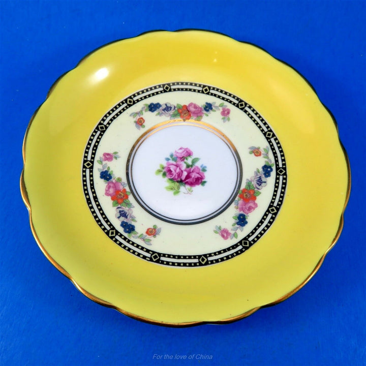 パラゴン　希少なスターマークとガーランド模様のイエローのカップ&ソーサー