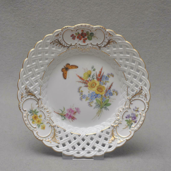 Meissen Durchbruchteller Schale, naturalistische Blumenmalerei Schmetterling 1.W
