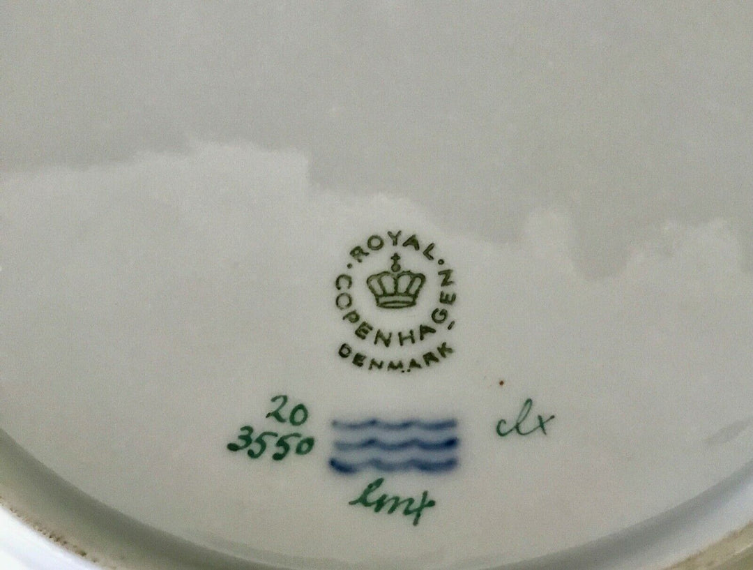 Royal Copenhagen FLORA DANICA Porcelain 8 7/8" Luncheon Plate #3550
