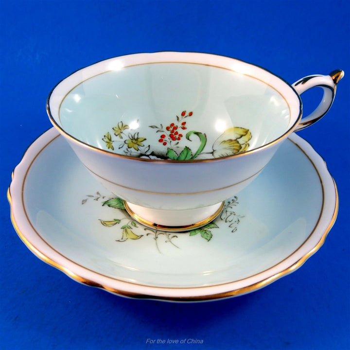 パラゴン　手描きのフローラルブーケと水色のカップ&ソーサー