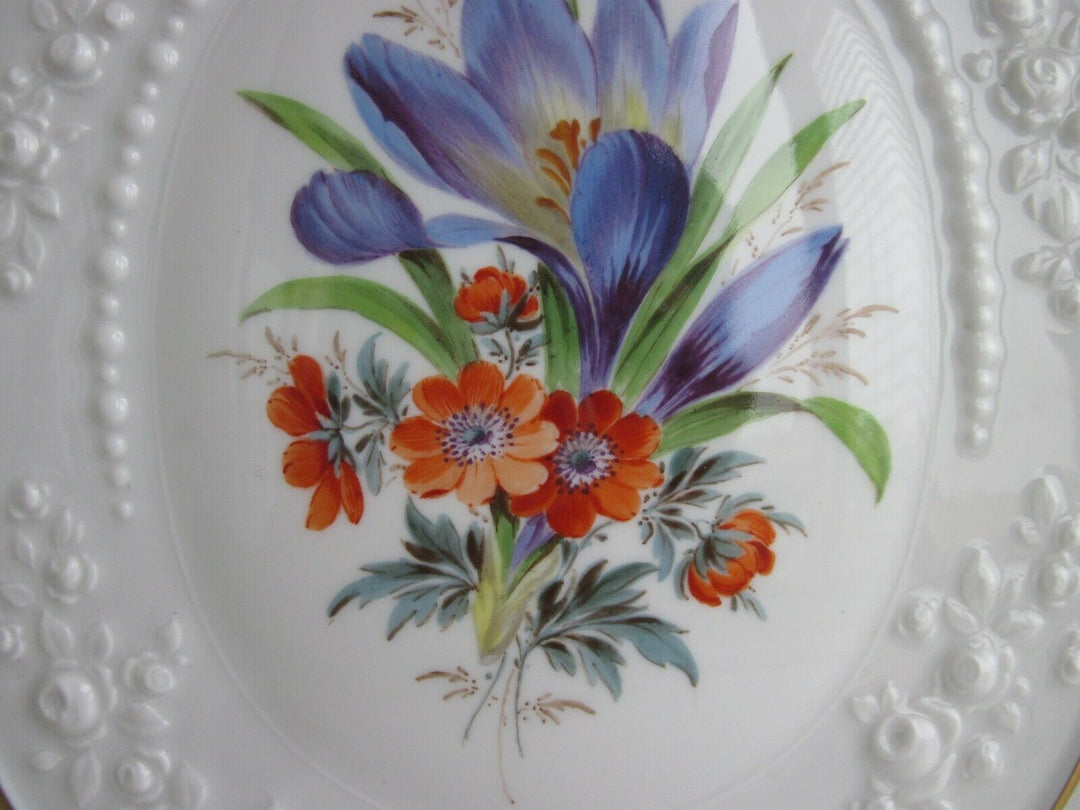Schöne große Meissen Bildplatte mit vielen Blumen und Gold
