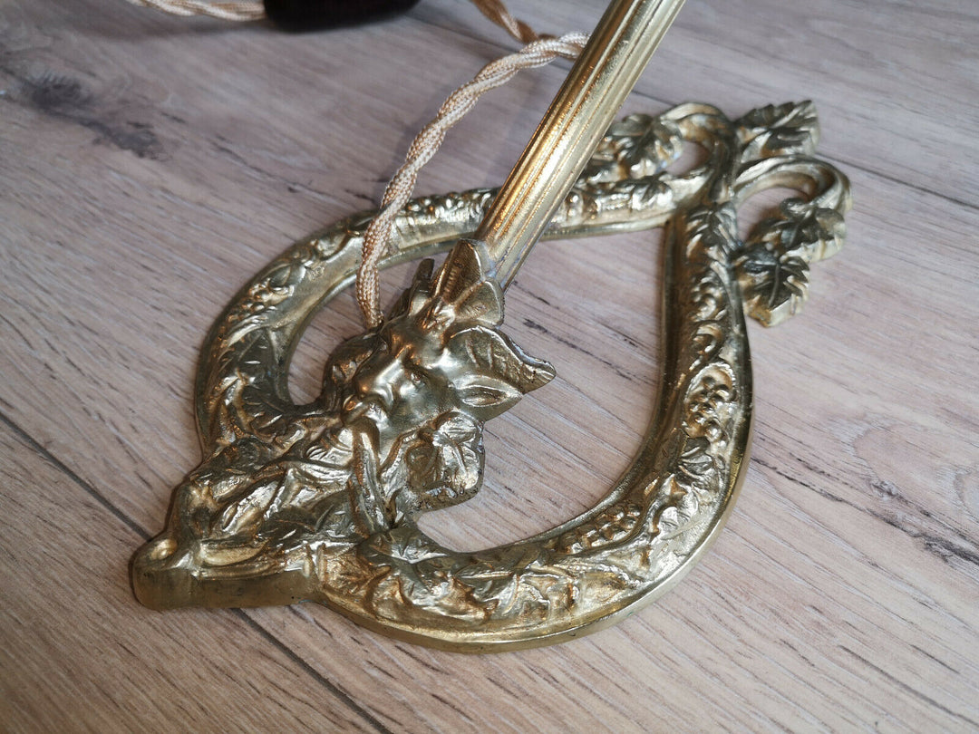 LAMPE ART DECO EN BRONZE. TULIPE EN PATE DE VERRE SIGNEE MULLER FRERES.