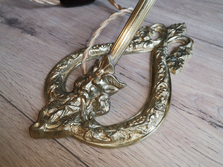 LAMPE ART DECO EN BRONZE. TULIPE EN PATE DE VERRE SIGNEE MULLER FRERES.