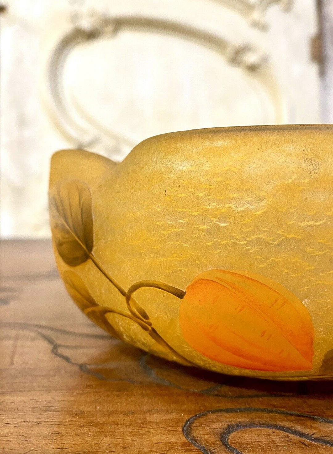 Daum nancy - Coupe Polylobée A Decor De Fruits, Pate De Verre Art Nouveau