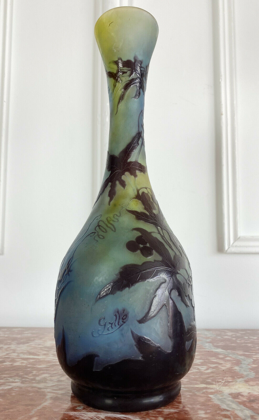 ÉMILE GALLÉ : VASE D'ÉPOQUE ART NOUVEAU EN PATE DE VERRE DE 35cm DE HAUTEUR