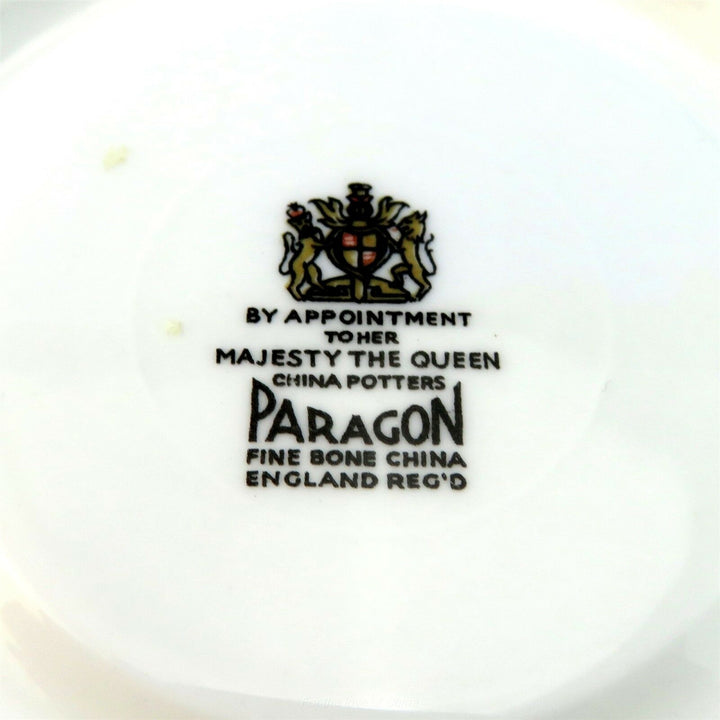 パラゴン　黒とゴールドのフローラルデザイン　カップ&ソーサー