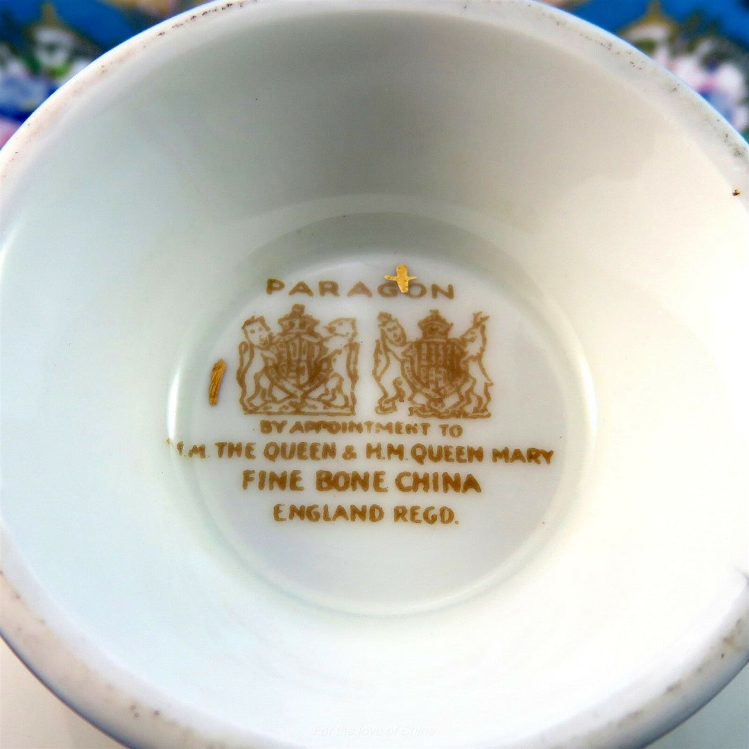 パラゴン　秀麗なブルーとリッチなゴールドの花柄カップ&ソーサー