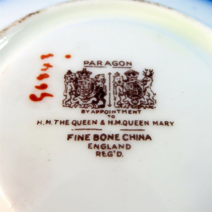 パラゴン　ピンクローズと金彩にリーフ模様のレッドカップ＆ソーサー