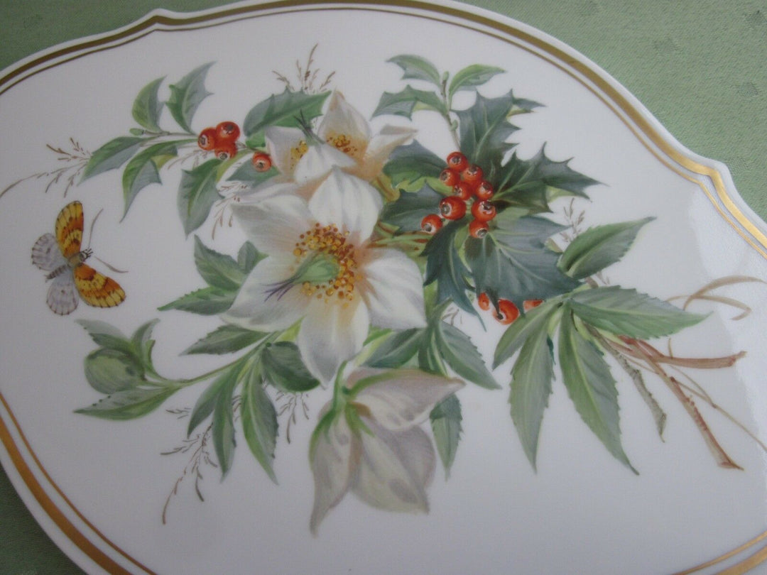 Schöne Meissen Bildplatte mit naturalistische Blumen, Schmetterling und Gold
