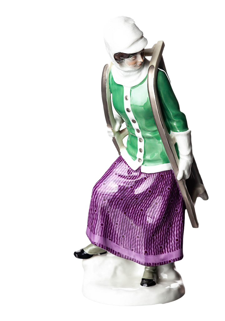 マイセン人形　フィギュリン　題名『そりを持つ少女』　ケーニヒデザイン