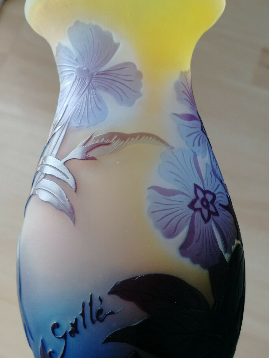 エミールガレ　ツルニチソウの花の花瓶