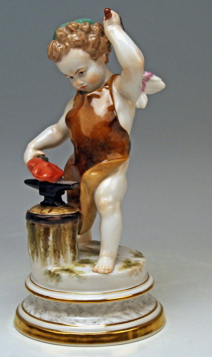 MEISSEN マイセン FIGUR CUPIDO ALS SCHMIED MIT AMBOSS H.SCHWABE L-SERIE L114 UM 1925