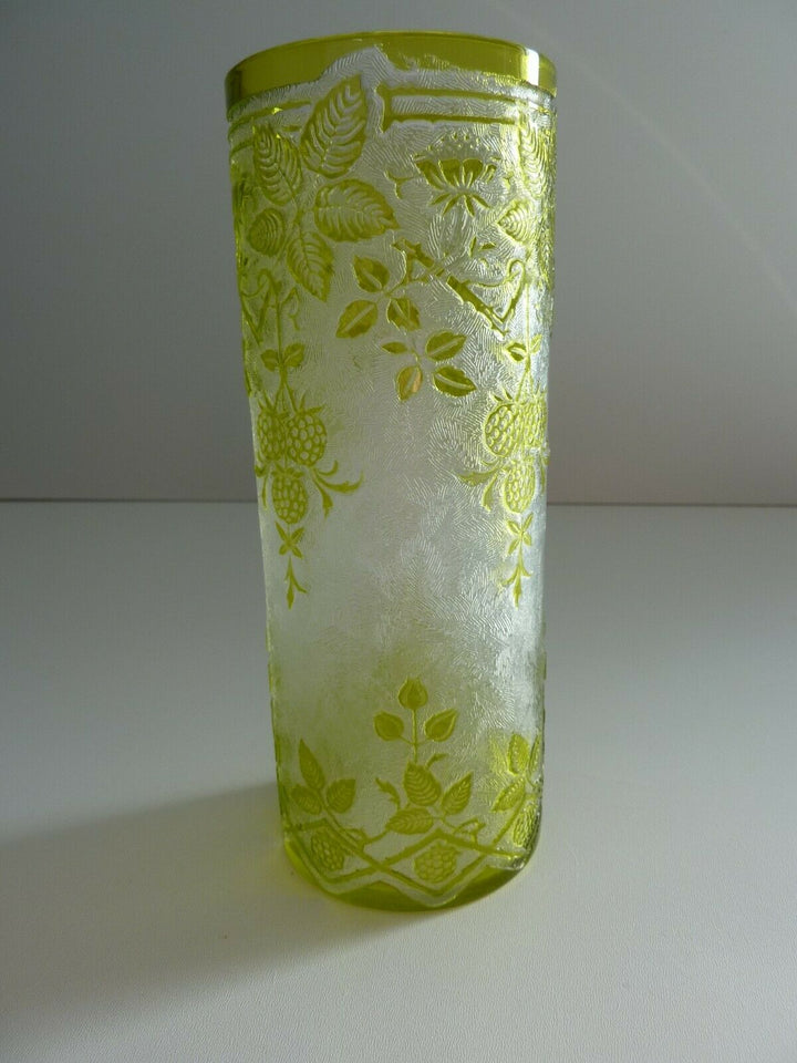 vase dégagé à l'acide de Baccarat cameo vase