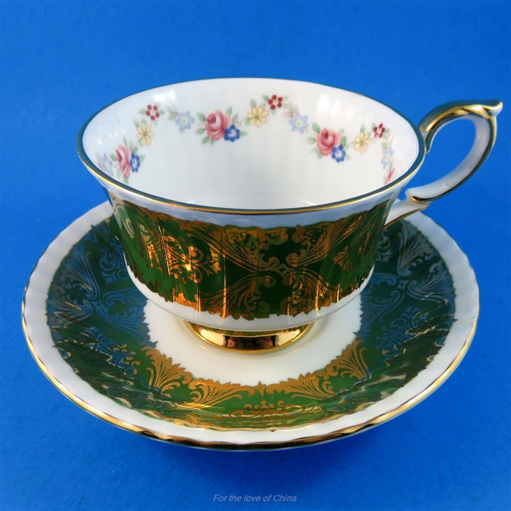 パラゴン　フォレストグリーンとゴールドにガーランド・ペムブロークのカップ&ソーサー