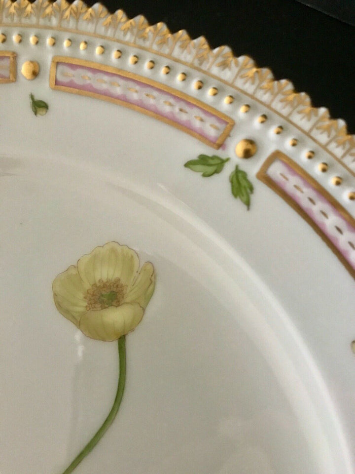 Royal Copenhagen FLORA DANICA Porcelain 8 7/8" Luncheon Plate #3550