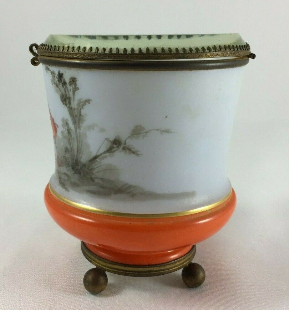 Sweet Box IN Opaline Baccarat Decorated With Romantic Feet Ball XIX ° #H483